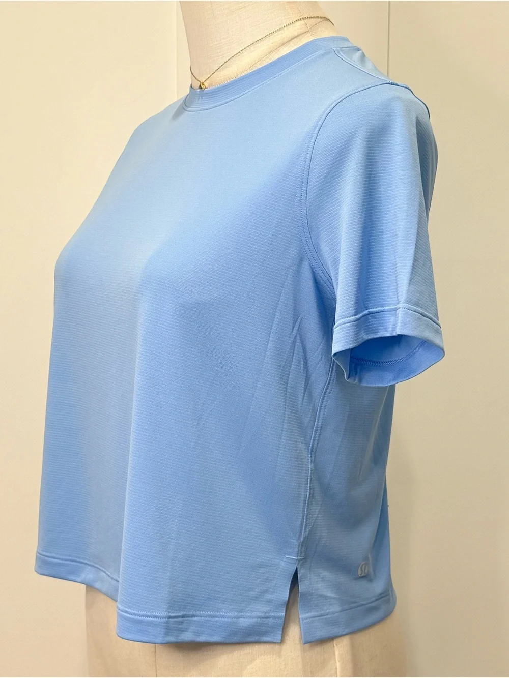 Lululemon Ultralight Waist-Length T-Shirt Size 6 Blue Willow Crop Workout Active